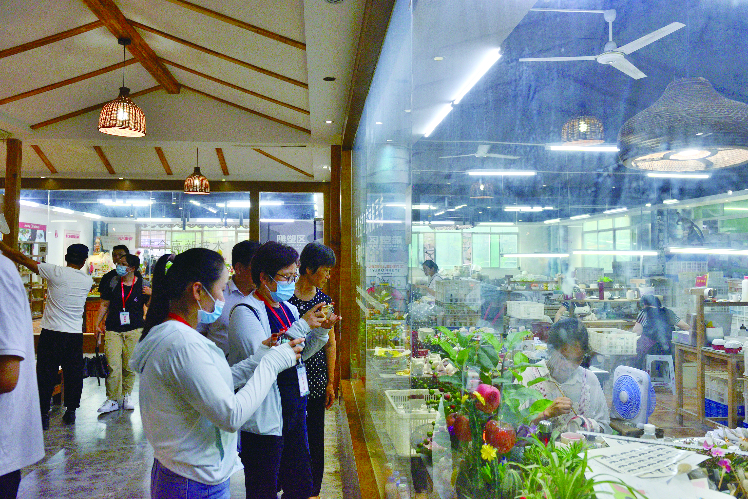 我县打造陶瓷观光工厂（吴有森 摄）.jpg