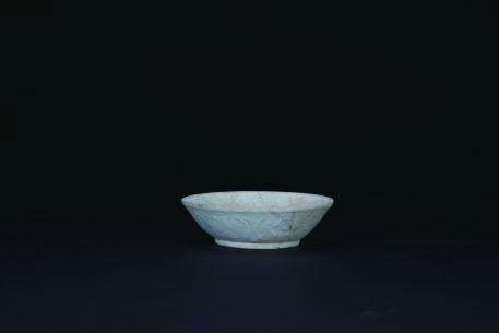 宋 尾林窑址出土摸印蝶纹洗 德化县陶瓷博物馆供图.jpg