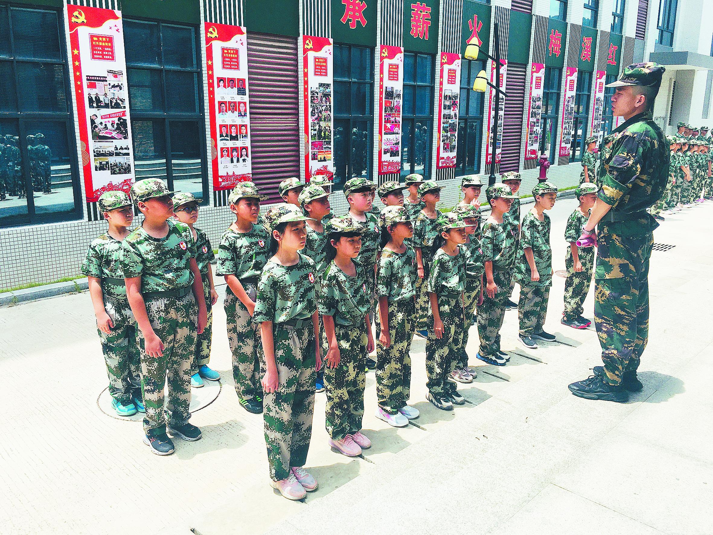 迷彩少年练兵强.jpg