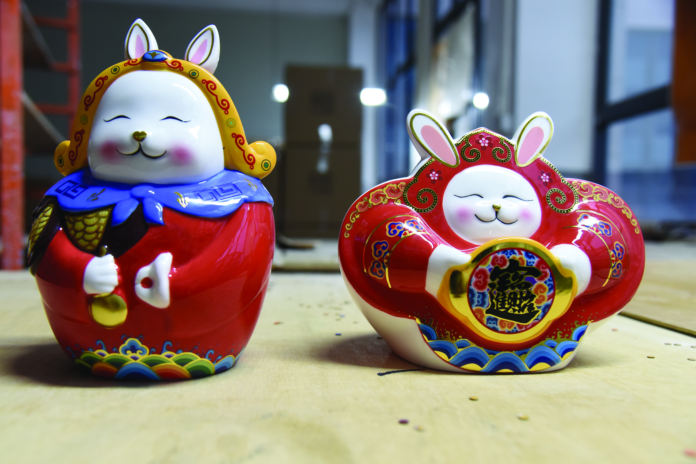 陈为坦设计的兔儿爷储钱罐.JPG