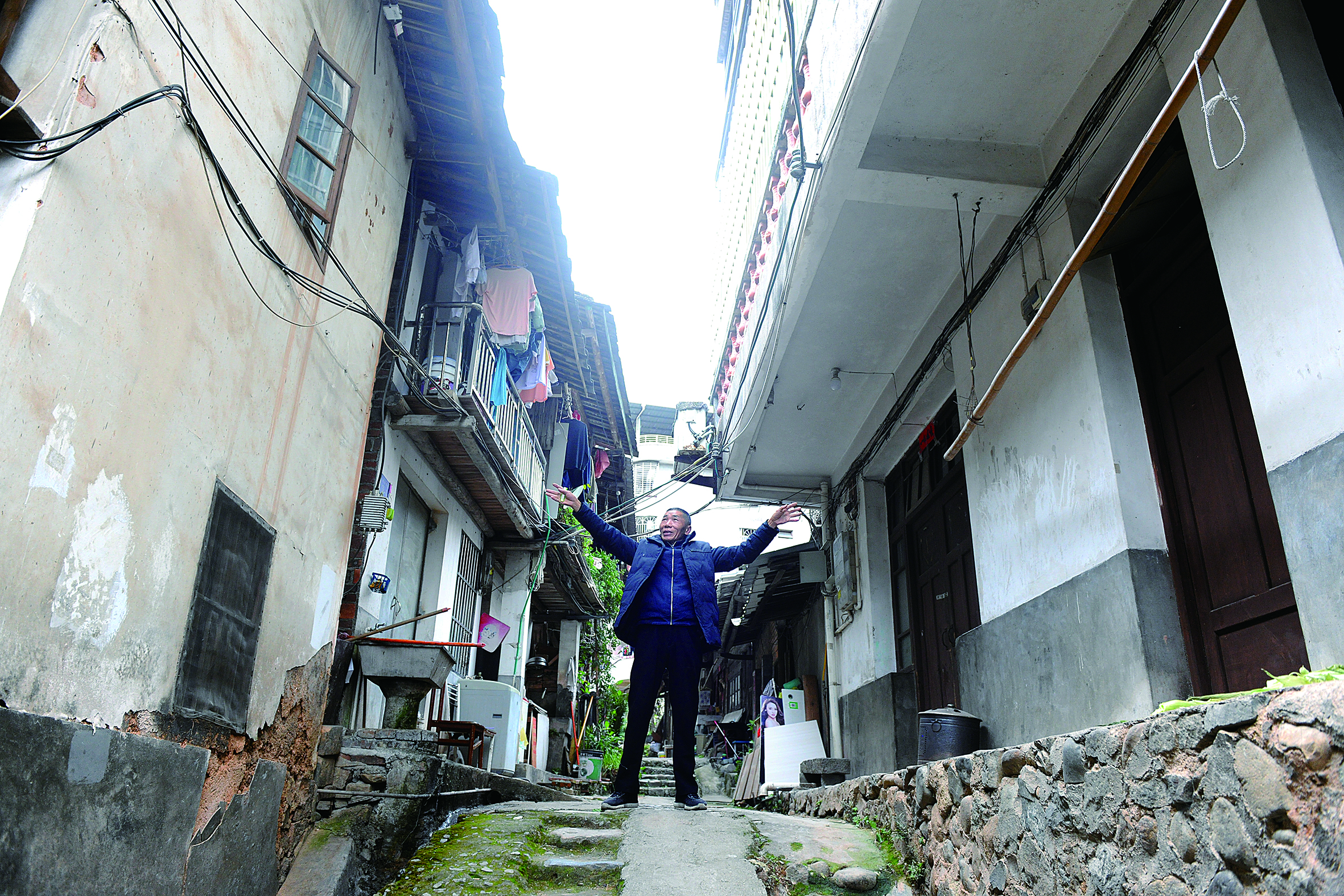 曾经有个戏台横跨街上.JPG