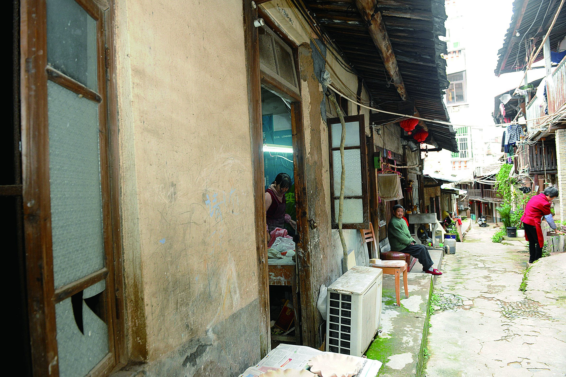 老街的住户多为老人.JPG
