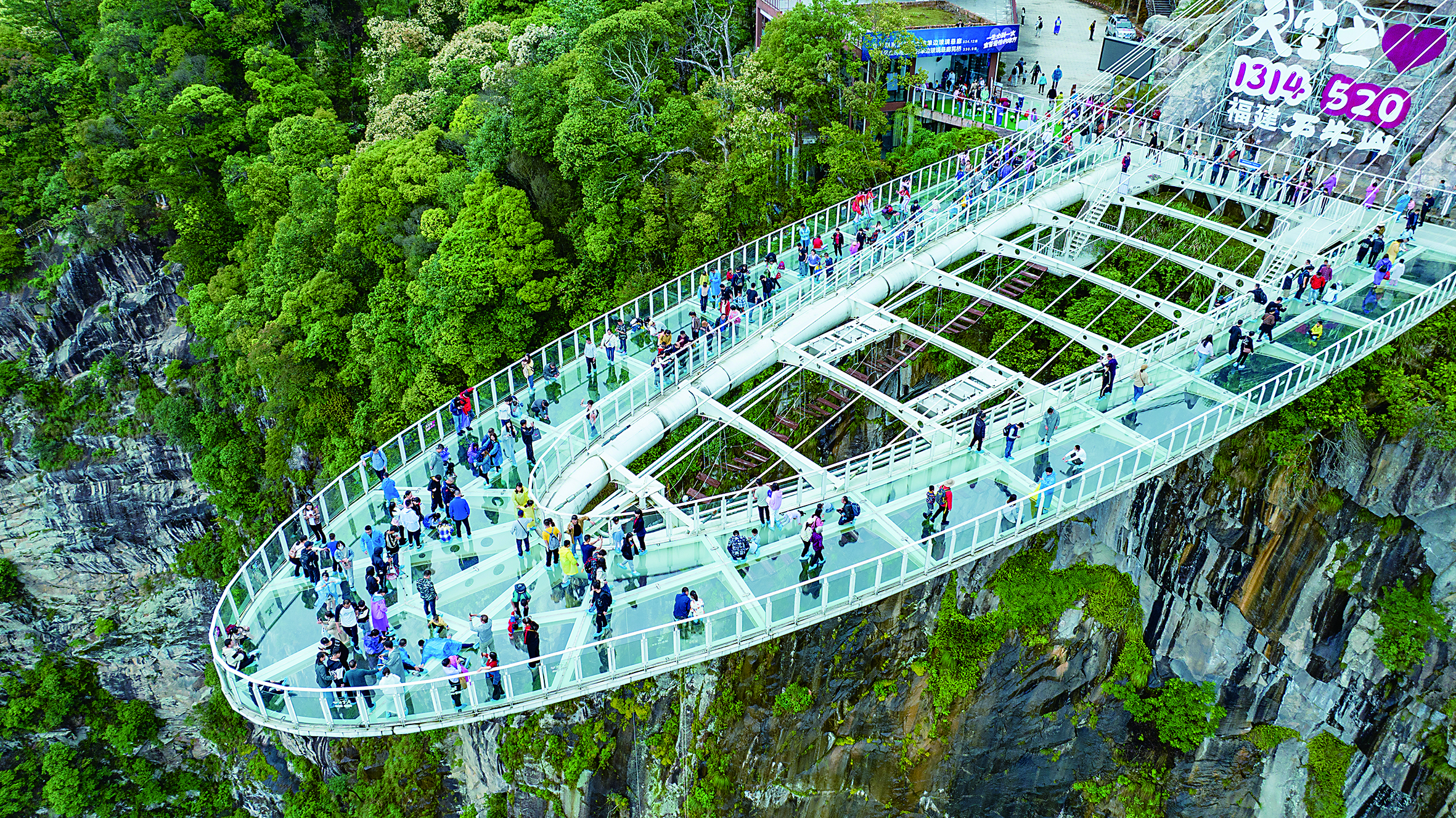 石牛山景区迎来客流高峰1.jpg