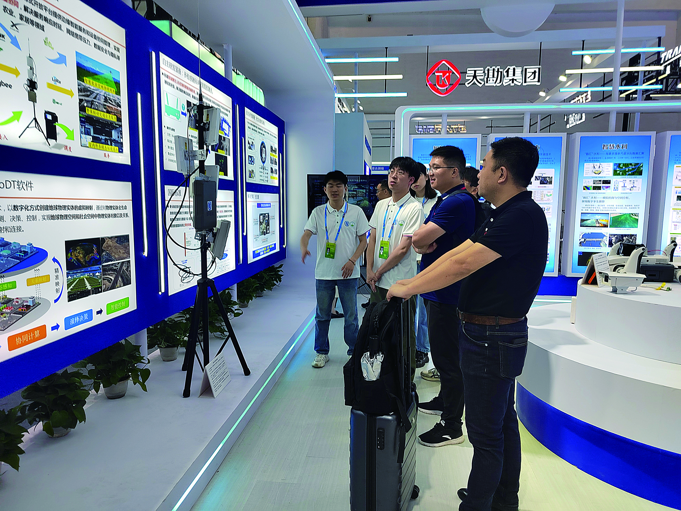 智慧农业新设备的功能和应用展示.jpg