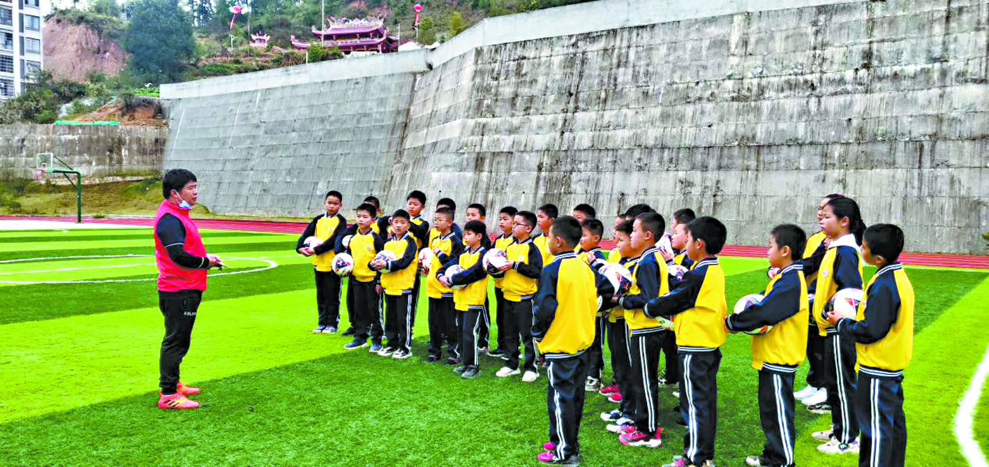“青春筑梦 温暖同行”周末兴趣班开班.jpg