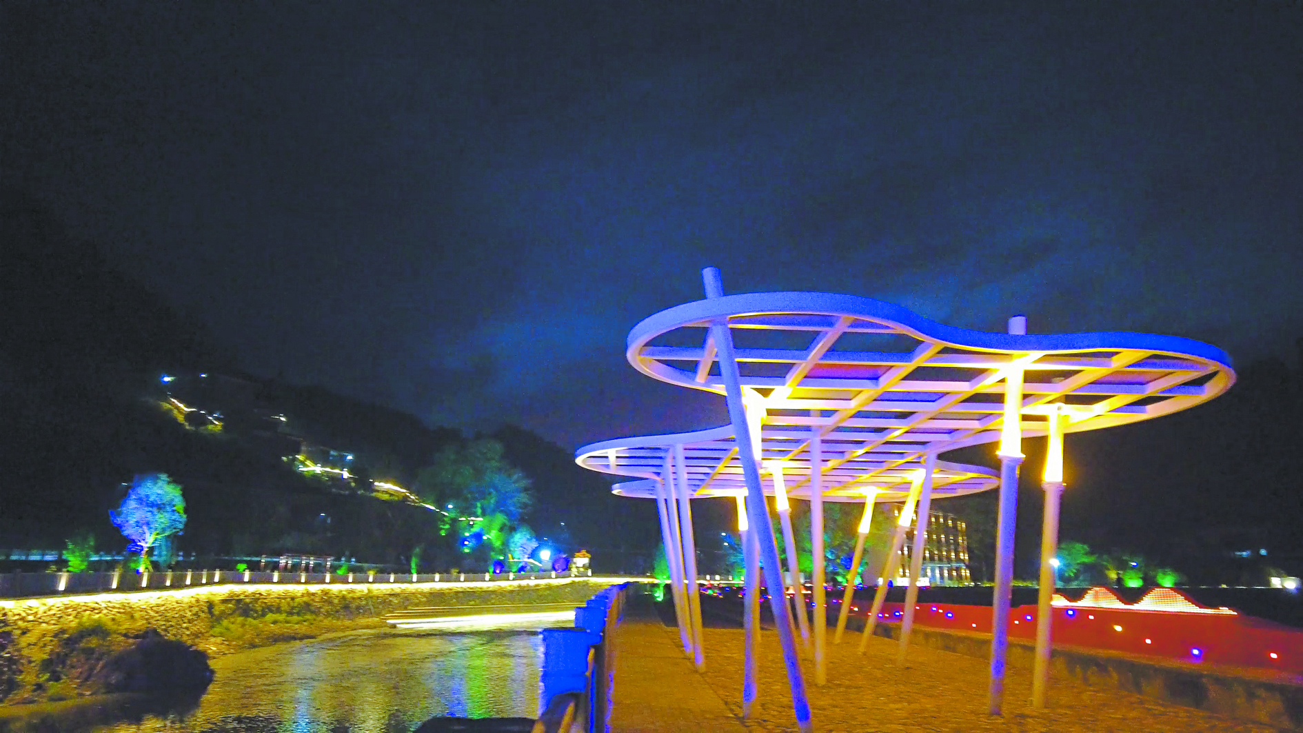 曾坂村夜景亮化提升工程建设完成.jpg