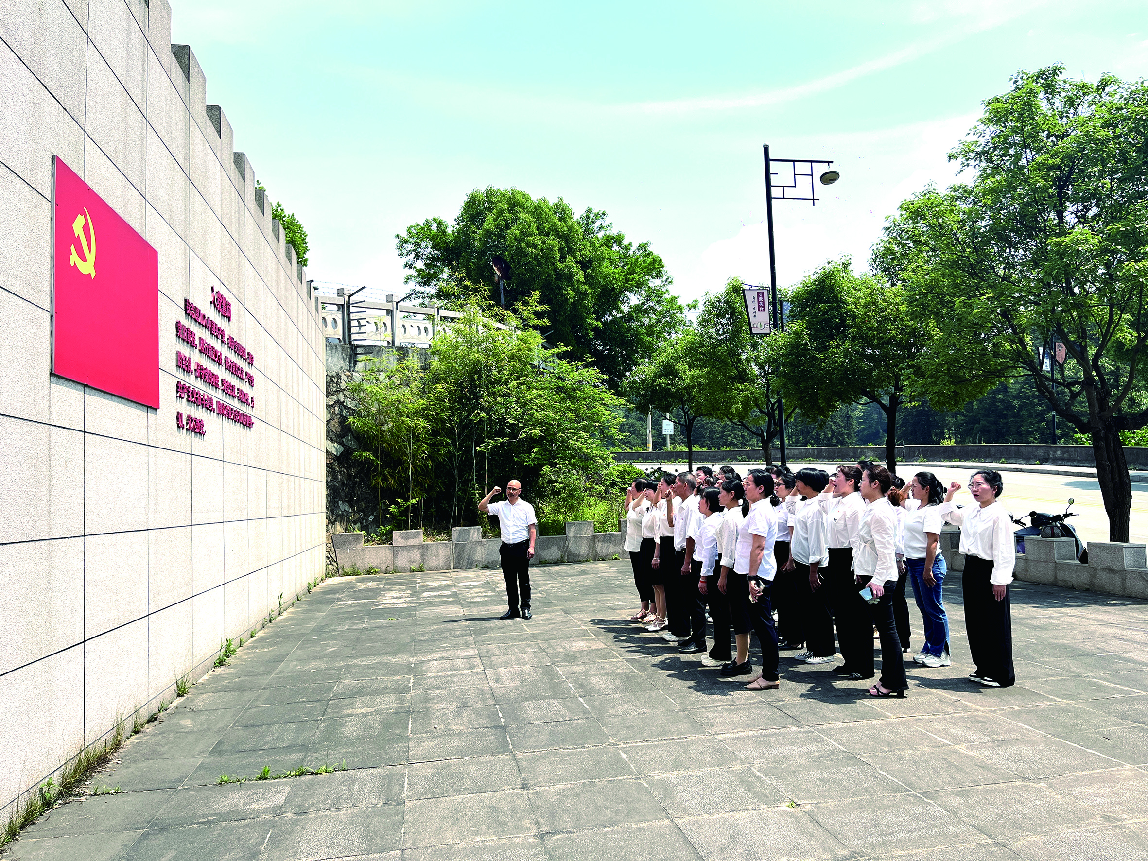 凤池社区、富东社区、龙东社区和东埔社区在德化县纪法教育基地开展党日活动.jpg