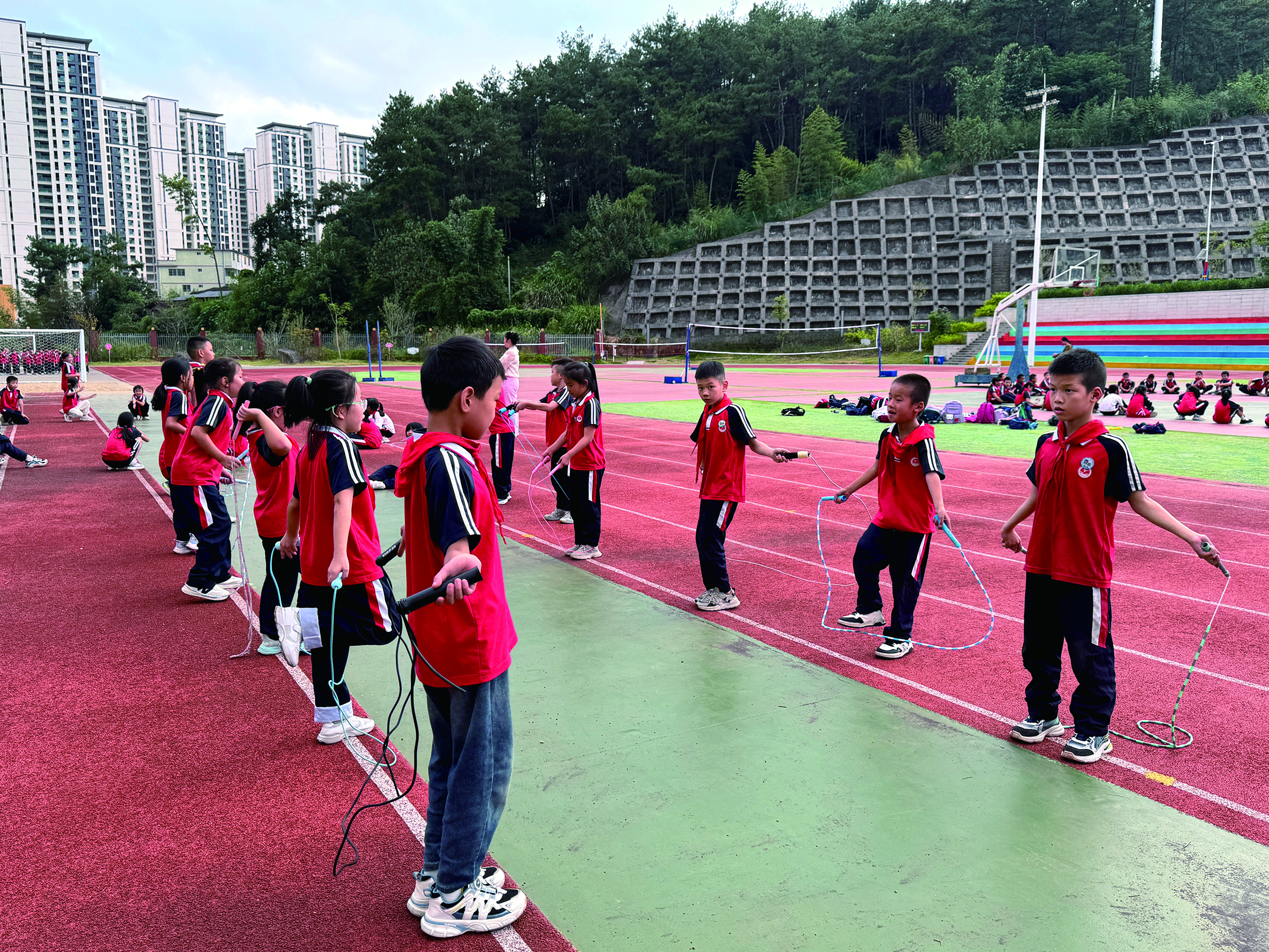 延长课间活动时间 绽放多彩时光活力.jpg